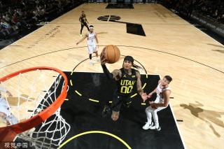 他的表现逐 他的表现逐