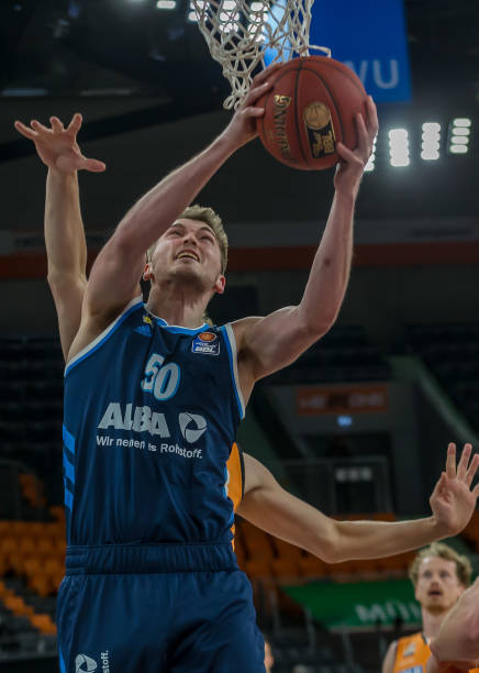 位置得以巩 位置得以巩